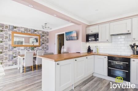 3 bedroom Semi-detached house for sale in Calderdale, Hull, HU7