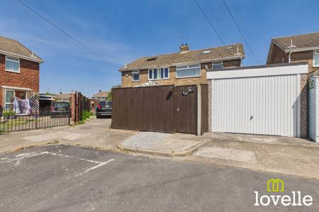 3 bedroom Semi-detached house for sale in Calderdale, Hull, HU7