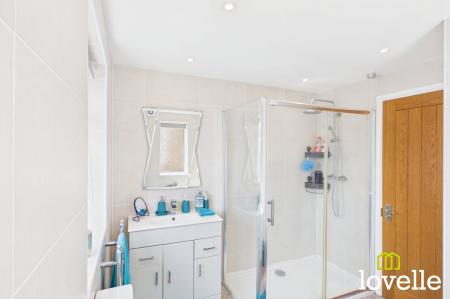 3 bedroom Semi-detached house for sale in Calderdale, Hull, HU7