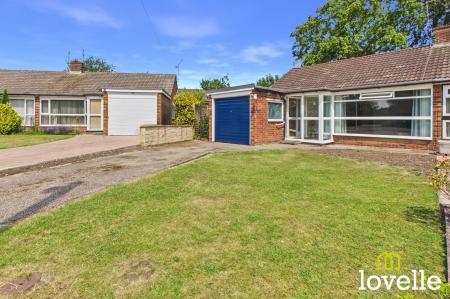 2 bedroom Semi-detached bungalow for sale in Brooklands Park, Cottingham, HU16