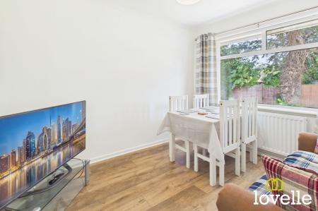 2 bedroom Semi-detached bungalow for sale in Brooklands Park, Cottingham, HU16