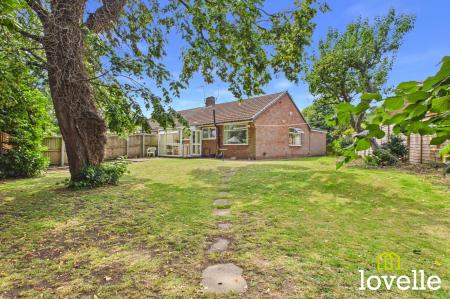 2 bedroom Semi-detached bungalow for sale in Brooklands Park, Cottingham, HU16