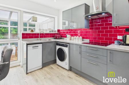 2 bedroom Semi-detached bungalow for sale in Brooklands Park, Cottingham, HU16