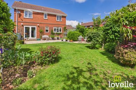 4 bedroom Detached house for sale in Manor Garth, Skidby, HU16