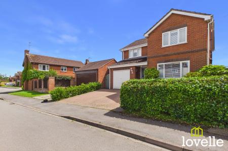 4 bedroom Detached house for sale in Manor Garth, Skidby, HU16