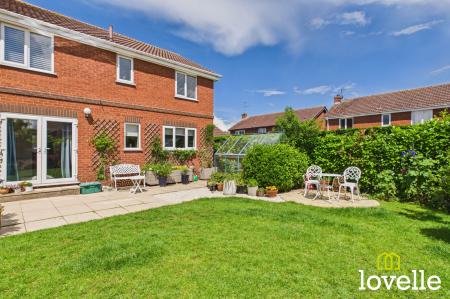 4 bedroom Detached house for sale in Manor Garth, Skidby, HU16