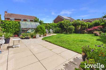 4 bedroom Detached house for sale in Manor Garth, Skidby, HU16