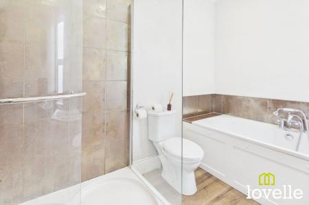 3 bedroom Terraced House for sale in Park Row, Hessle, HU13