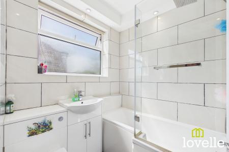 3 bedroom Semi-detached house for sale in Hall Road, Hull, HU6