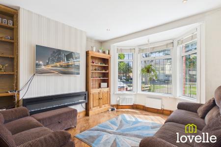 3 bedroom Semi-detached house for sale in Hall Road, Hull, HU6