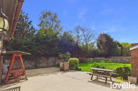 4 bedroom Terraced House for sale in Sandholme Road, Gilberdyke, HU15