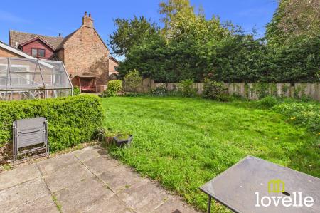4 bedroom Terraced House for sale in Sandholme Road, Gilberdyke, HU15
