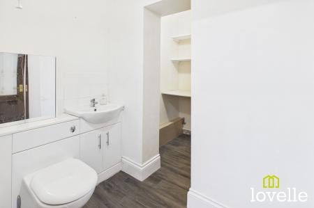 4 bedroom Terraced House for sale in Sandholme Road, Gilberdyke, HU15