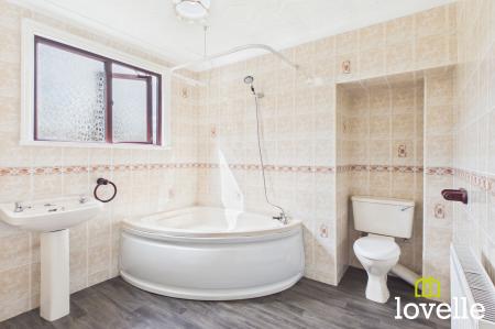 4 bedroom Terraced House for sale in Sandholme Road, Gilberdyke, HU15