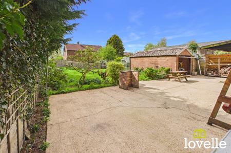 4 bedroom Terraced House for sale in Sandholme Road, Gilberdyke, HU15