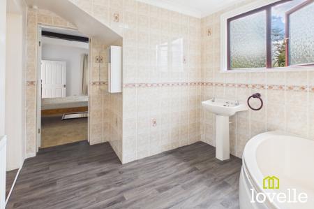 4 bedroom Terraced House for sale in Sandholme Road, Gilberdyke, HU15