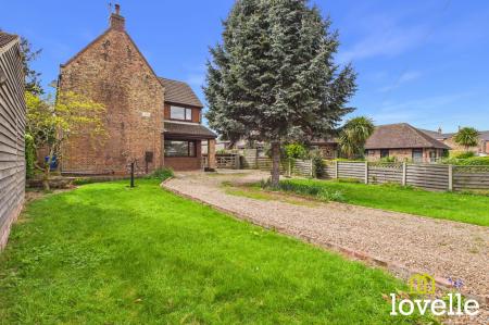 4 bedroom Terraced House for sale in Sandholme Road, Gilberdyke, HU15