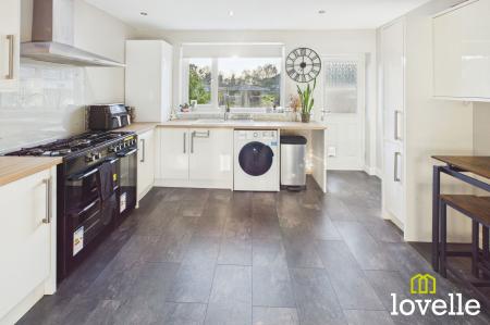 2 bedroom Terraced House for sale in Lamorna Avenue, Hull, HU8