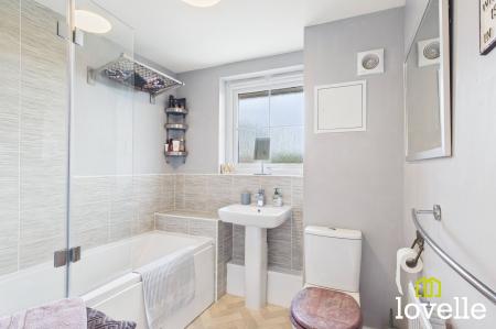 3 bedroom Flat for sale in Jack Harrison Avenue, Cottingham, HU16