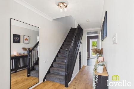 3 bedroom Semi-detached house for sale in Kerry Pit Way, Kirk Ella, HU10