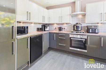 3 bedroom Semi-detached house for sale in Kerry Pit Way, Kirk Ella, HU10