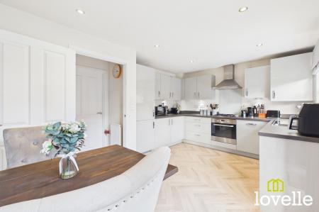 3 bedroom Semi-detached house for sale in Hazelwood Drive, Hessle, HU13