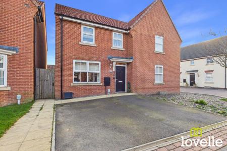 3 bedroom Semi-detached house for sale in Hazelwood Drive, Hessle, HU13