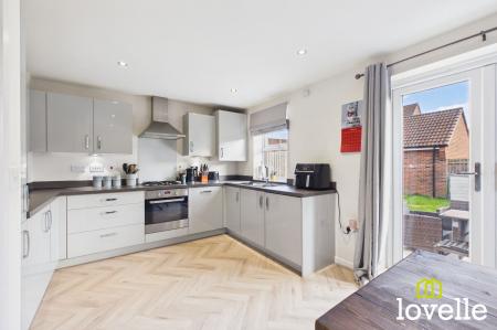 3 bedroom Semi-detached house for sale in Hazelwood Drive, Hessle, HU13