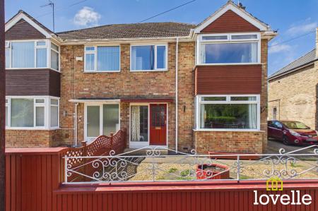 3 bedroom Semi-detached house for sale in Marydene Drive, Hull, HU6