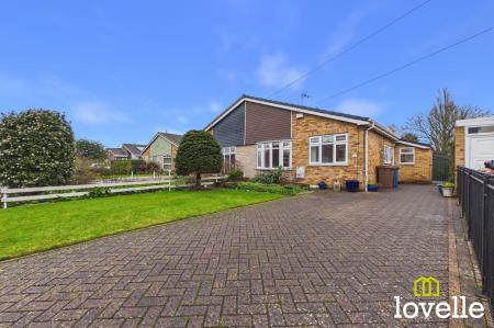 2 bedroom Semi-detached bungalow for sale in The Wolds, Cottingham, HU16