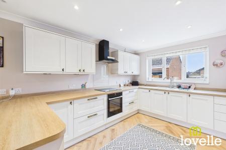 4 bedroom Detached house for sale in Manor Garth, Skidby, HU16