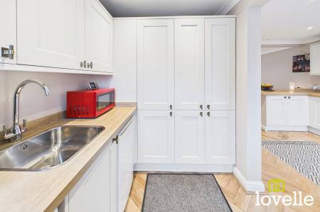 4 bedroom Detached house for sale in Manor Garth, Skidby, HU16