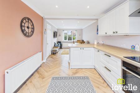 4 bedroom Detached house for sale in Manor Garth, Skidby, HU16