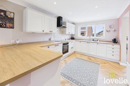 4 bedroom Detached house for sale in Manor Garth, Skidby, HU16