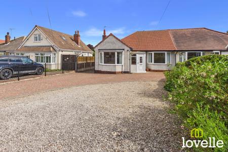 3 bedroom Semi-detached bungalow for sale in New Village Road, Cottingham, HU16