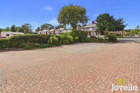 3 bedroom Semi-detached bungalow for sale in New Village Road, Cottingham, HU16