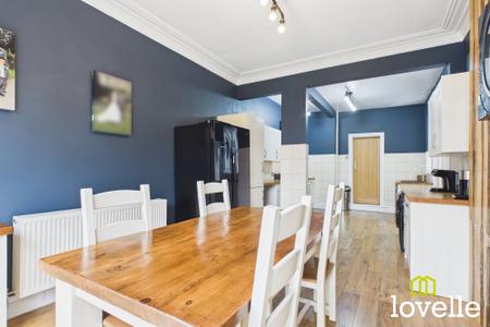 4 bedroom End of terrace house for sale in Devon Street, Cottingham, HU16