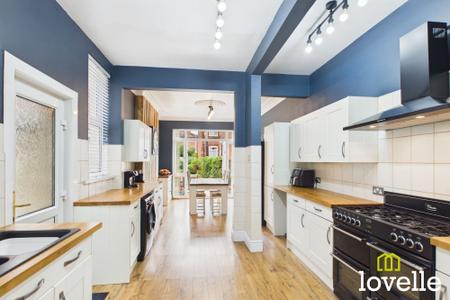 4 bedroom End of terrace house for sale in Devon Street, Cottingham, HU16