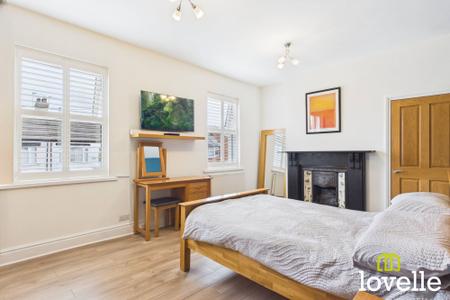 4 bedroom End of terrace house for sale in Devon Street, Cottingham, HU16