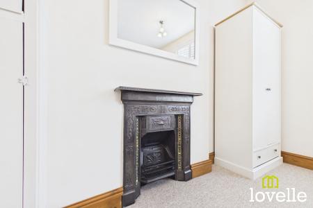 4 bedroom End of terrace house for sale in Devon Street, Cottingham, HU16