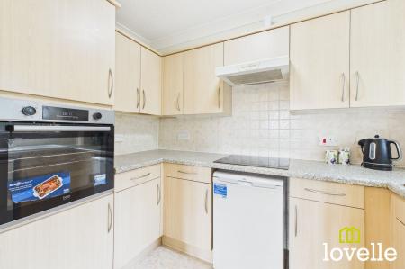 2 bedroom Flat for sale in Newgate Street, Shardeloes Court Newgate Street, HU16