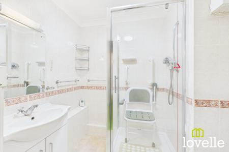 2 bedroom Flat for sale in Newgate Street, Shardeloes Court Newgate Street, HU16