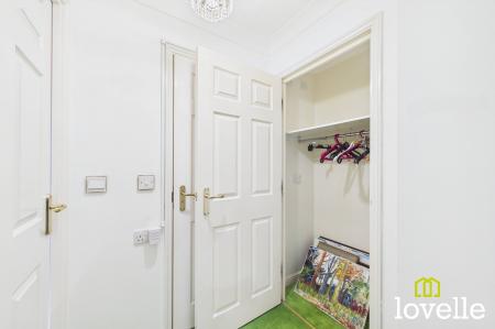 2 bedroom Flat for sale in Newgate Street, Shardeloes Court Newgate Street, HU16