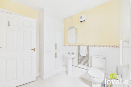 2 bedroom Flat for sale in South Street, Cottingham, HU16