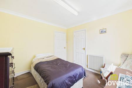 2 bedroom Flat for sale in South Street, Cottingham, HU16