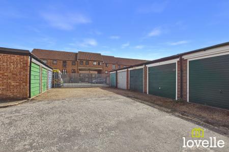 2 bedroom Flat for sale in South Street, Cottingham, HU16