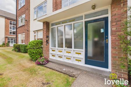2 bedroom Flat for sale in South Street, Cottingham, HU16