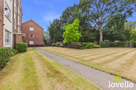 2 bedroom Flat for sale in South Street, Cottingham, HU16
