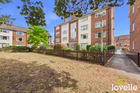 2 bedroom Flat for sale in South Street, Cottingham, HU16