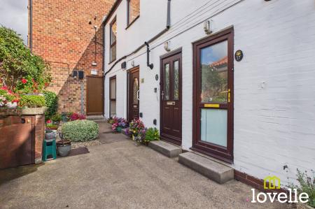 2 bedroom Flat for sale in Elm Tree Court, Cottingham, HU16